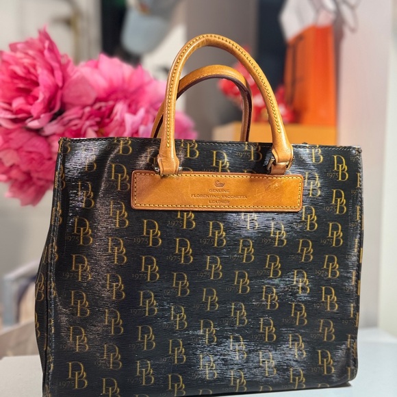 Dooney & Bourke Black and Tan Logo Tote Janine Florentino - Picture 2 of 11